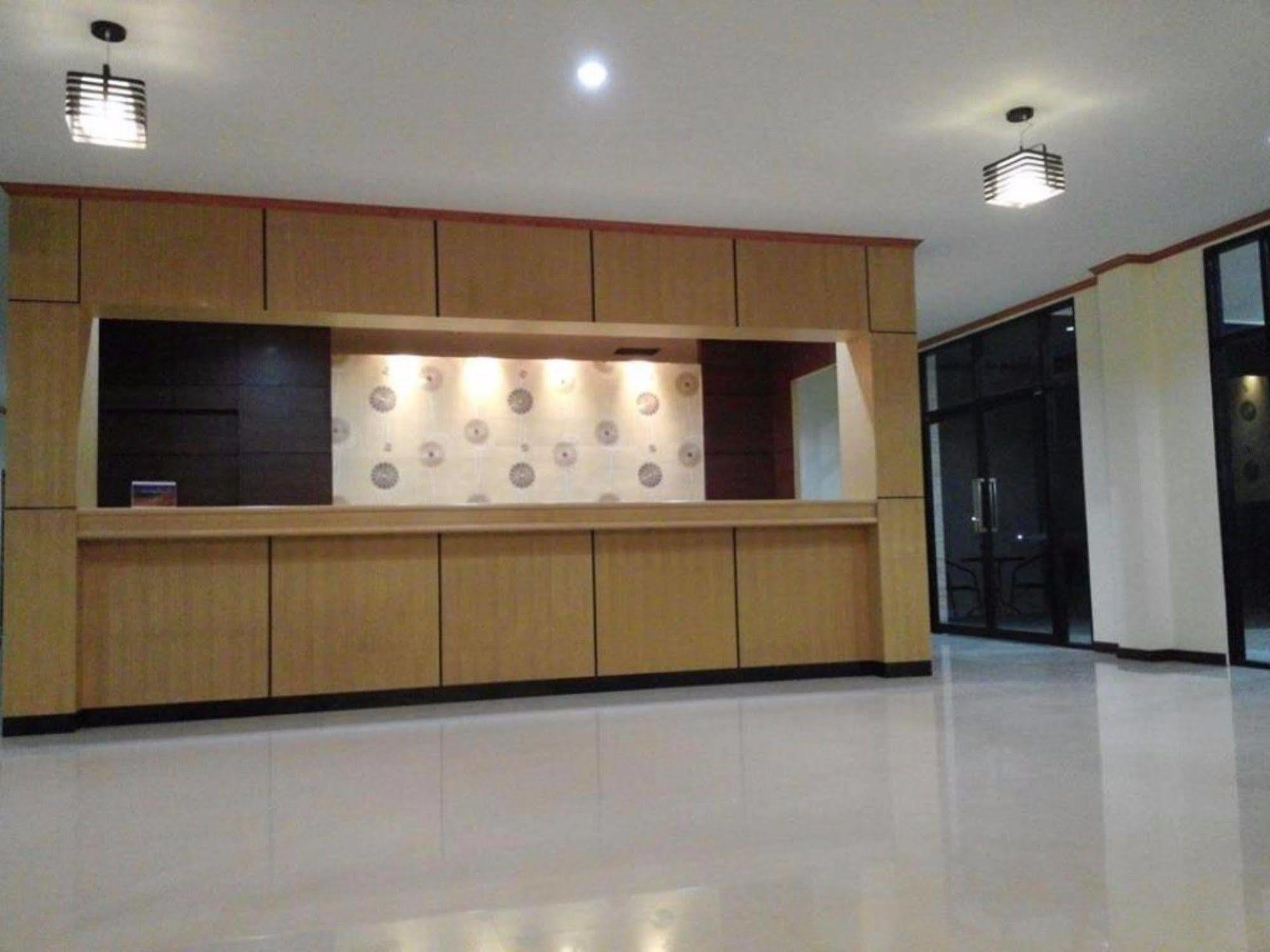 Lita Place Roi Et Exterior foto